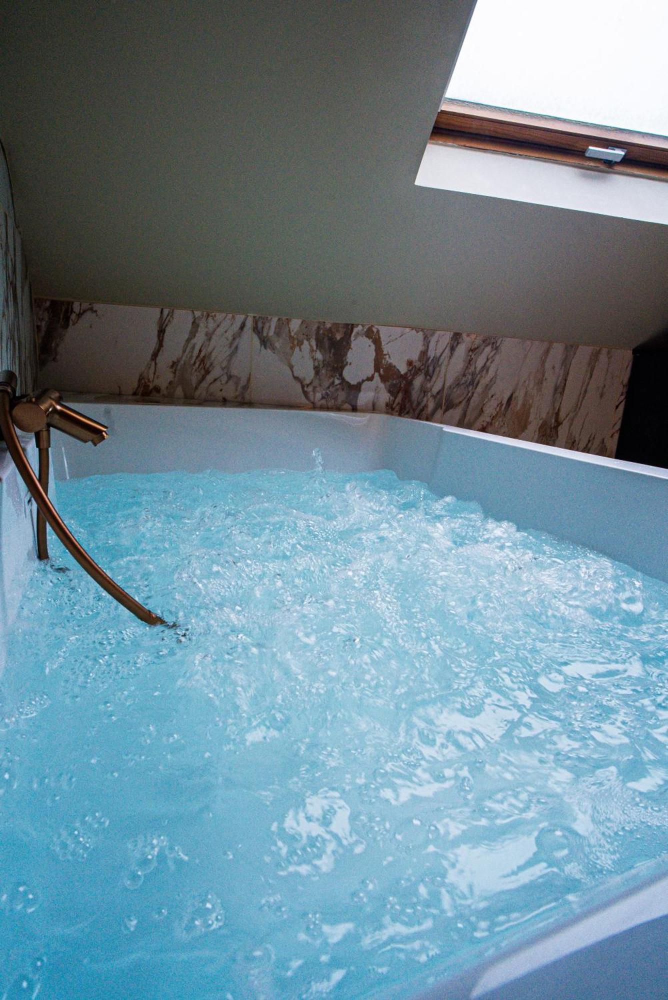 La Marble Room - Suite Balneo & Sauna Angers Extérieur photo