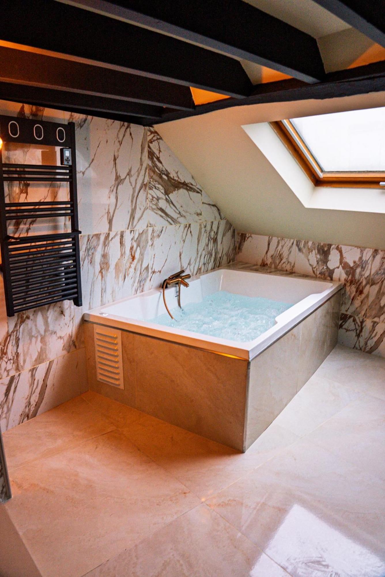 La Marble Room - Suite Balneo & Sauna Angers Extérieur photo