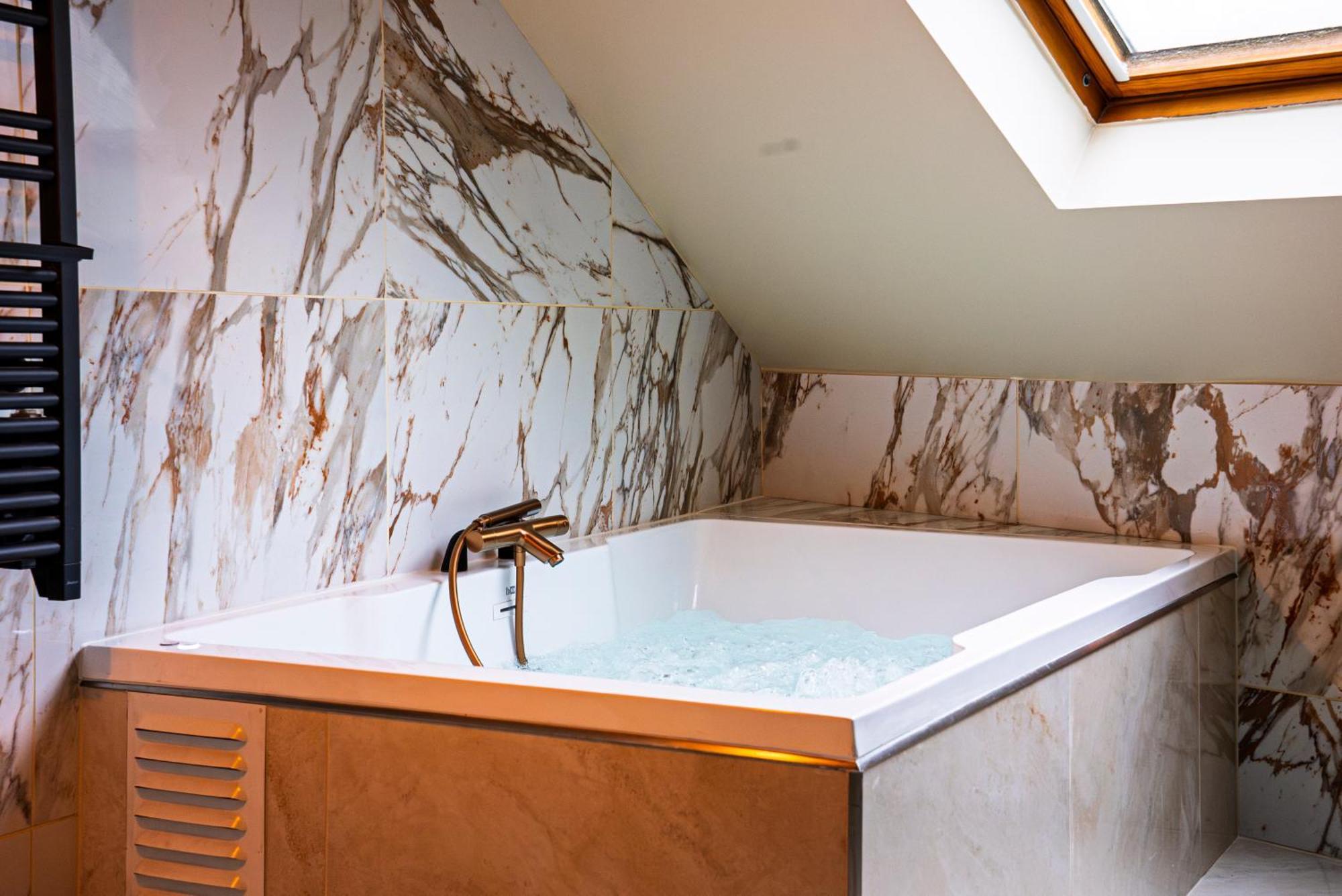 La Marble Room - Suite Balneo & Sauna Angers Extérieur photo